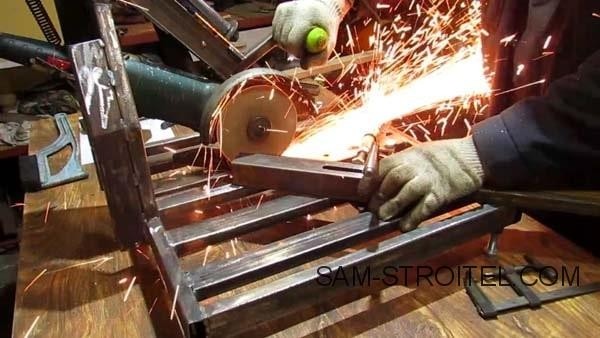 Отрезной станок из болгарки с протяжкой Отрезной станок из болгарки с протяжкой