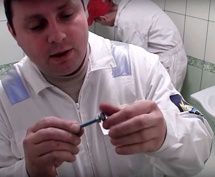Раковина для ванной с пьедесталом: технология установки и подключения Раковина для ванной с пьедесталом: технология установки и подключения