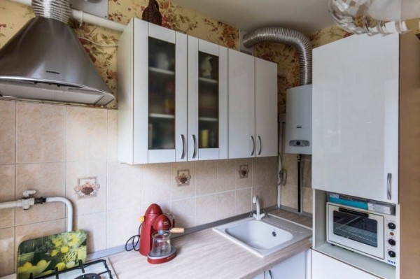 Кухня в хрущевке с газовой колонкой: варианты размещения, 37 фото Кухня в хрущевке с газовой колонкой: варианты размещения, 37 фото