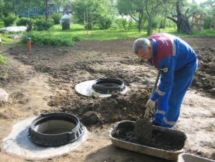 Как самостоятельно сделать кольца для выгребной ямы из бетона или пластика Как самостоятельно сделать кольца для выгребной ямы из бетона или пластика