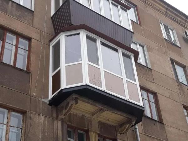 Французский балкон в современной архитектуре: особенности и стоимость остекления Французский балкон в современной архитектуре: особенности и стоимость остекления